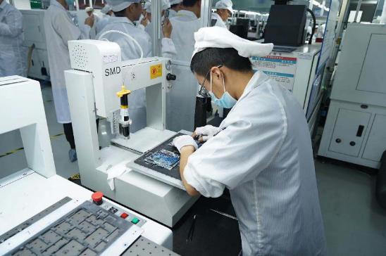 从图纸到指尖 一台笔记本电脑的诞生之旅——记机械革命工厂探访